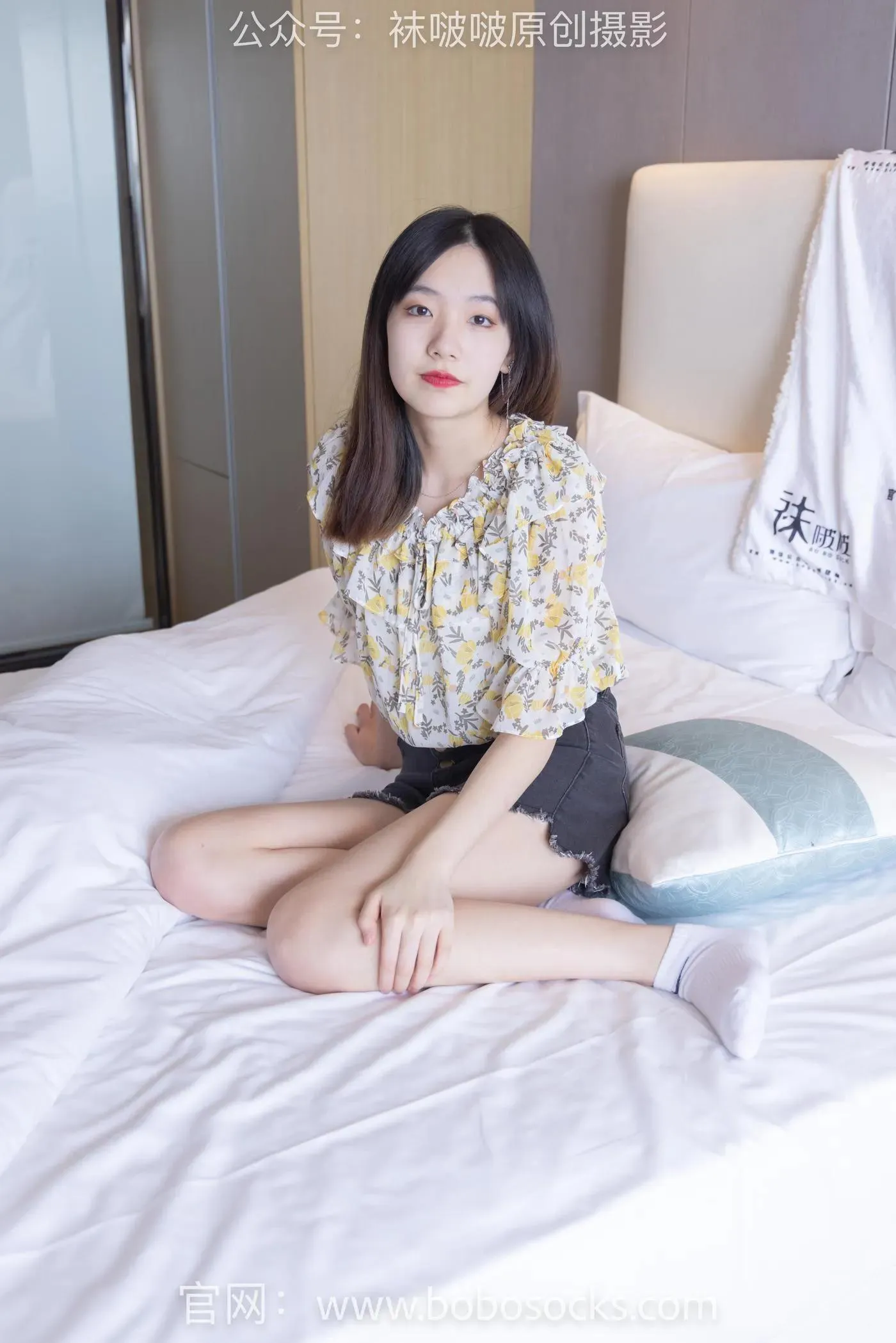 [BoBoSocks袜啵啵]NO.136 小甜豆-高跟长靴、白棉袜、裸足 [200P]插图1